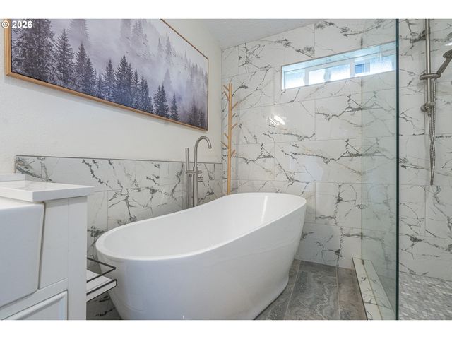209 E NORTH St, Newberg, OR 97132
