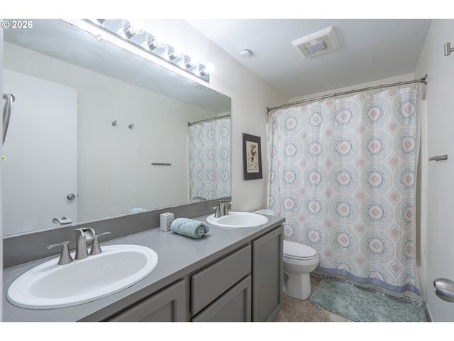 209 E NORTH St, Newberg, OR 97132