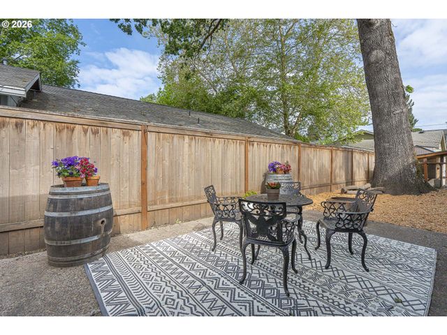 209 E NORTH St, Newberg, OR 97132