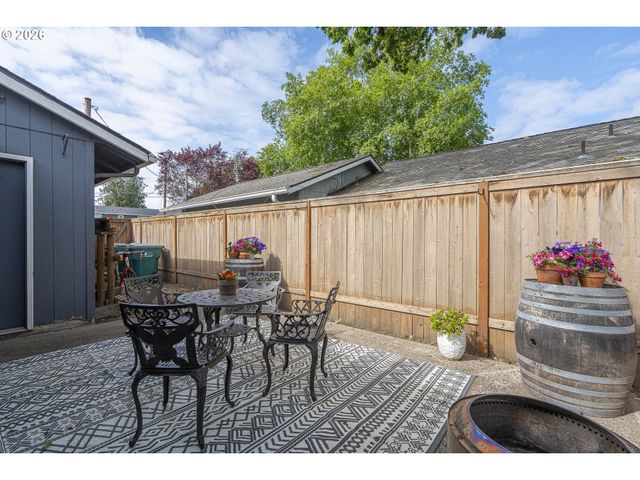 209 E NORTH St, Newberg, OR 97132