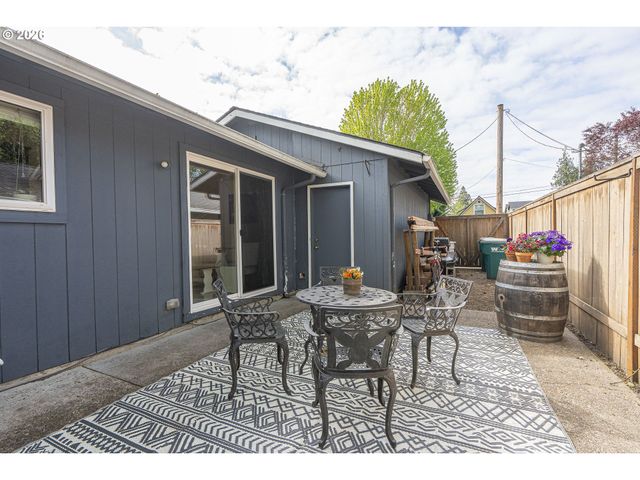 209 E NORTH St, Newberg, OR 97132