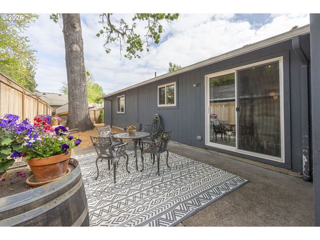209 E NORTH St, Newberg, OR 97132
