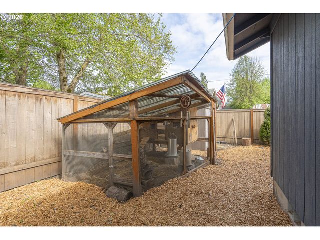 209 E NORTH St, Newberg, OR 97132