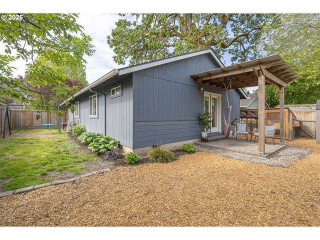 209 E NORTH St, Newberg, OR 97132