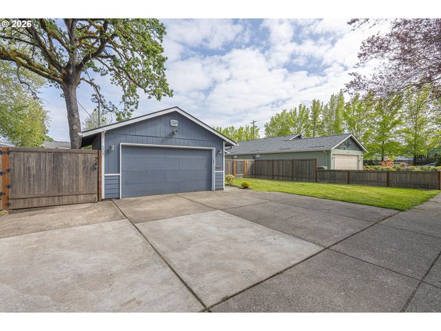 209 E NORTH St, Newberg, OR 97132