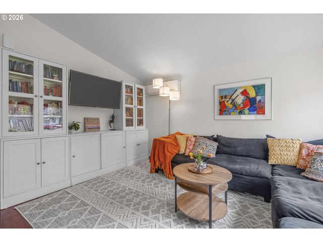 209 E NORTH St, Newberg, OR 97132