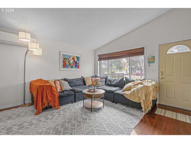 209 E NORTH St, Newberg, OR 97132