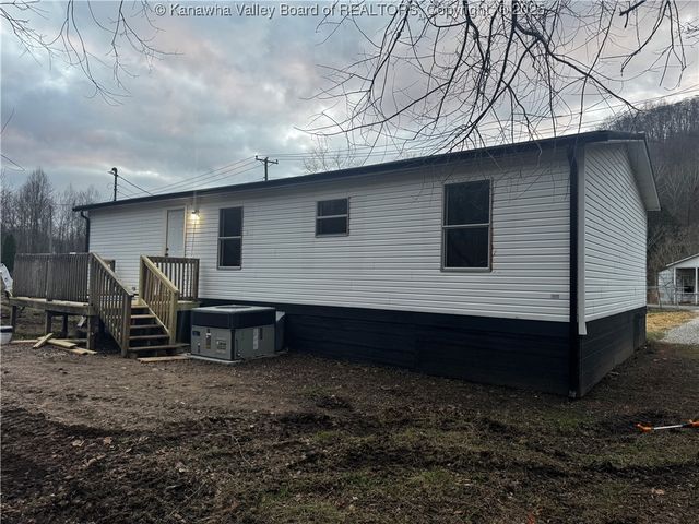 148 Frontier Street, Chapmanville, WV 25508