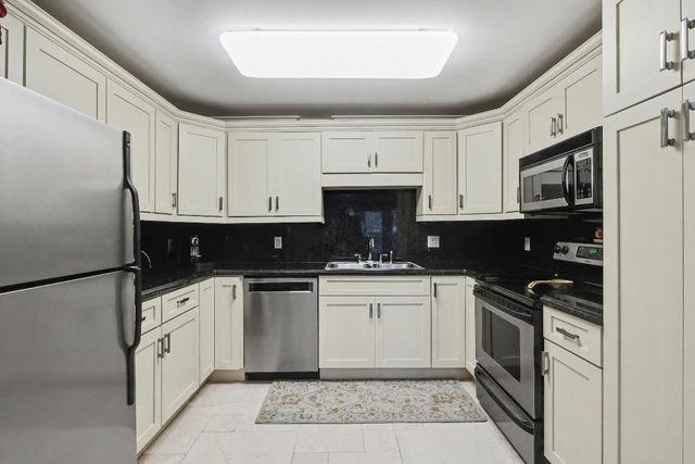 129 S Golfview Road 2, Lake Worth Beach, FL 33460