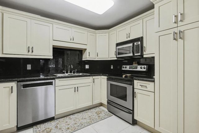 129 S Golfview Road 2, Lake Worth Beach, FL 33460