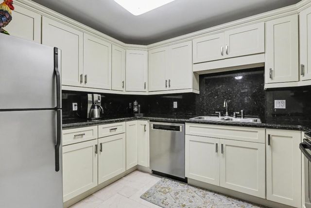 129 S Golfview Road 2, Lake Worth Beach, FL 33460