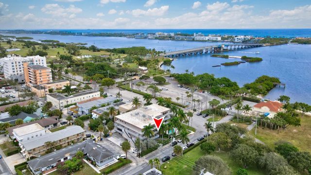 129 S Golfview Road 2, Lake Worth Beach, FL 33460