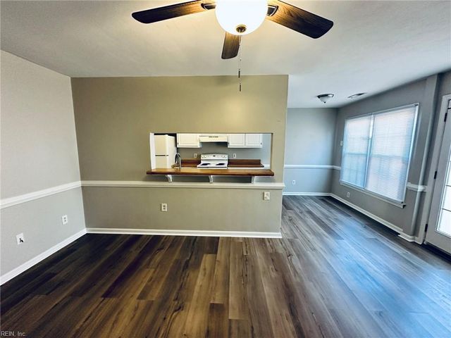 228 Windbrooke LN, Virginia Beach, VA 23462