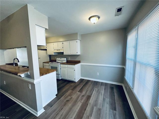 228 Windbrooke LN, Virginia Beach, VA 23462