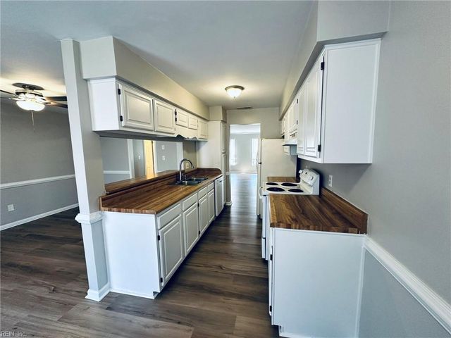 228 Windbrooke LN, Virginia Beach, VA 23462