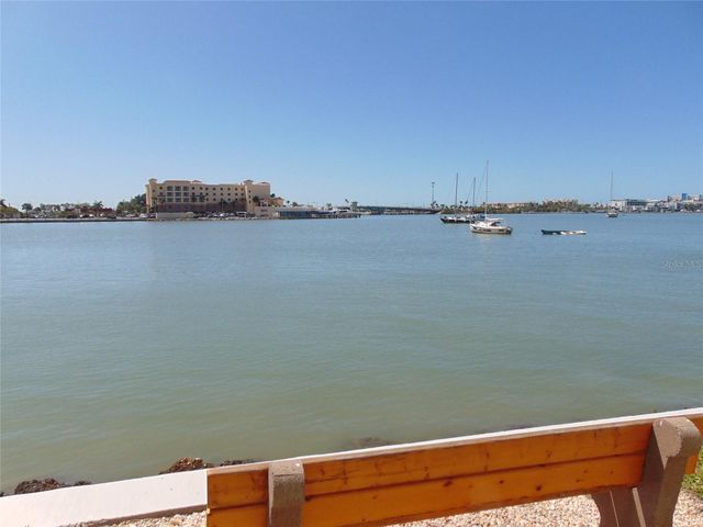 4775 COVE CIR CIRCLE N 104, St Petersburg, FL 33708