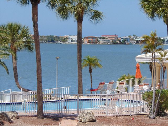 4775 COVE CIR CIRCLE N 104, St Petersburg, FL 33708