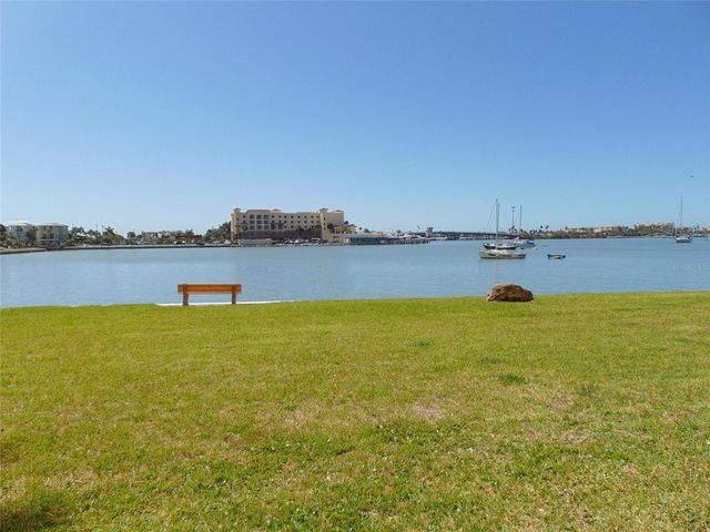 4775 COVE CIR CIRCLE N 104, St Petersburg, FL 33708