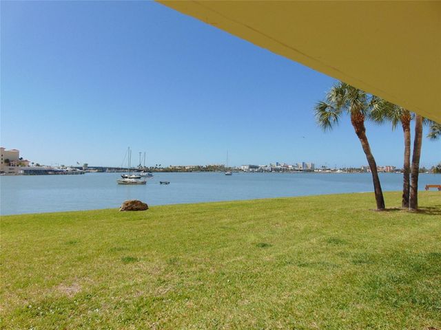 4775 COVE CIR CIRCLE N 104, St Petersburg, FL 33708