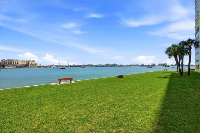 4775 COVE CIR CIRCLE N 104, St Petersburg, FL 33708