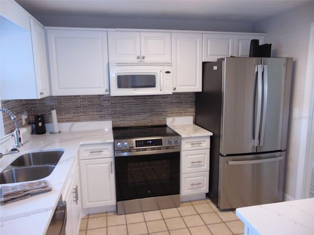 4775 COVE CIR CIRCLE N 104, St Petersburg, FL 33708