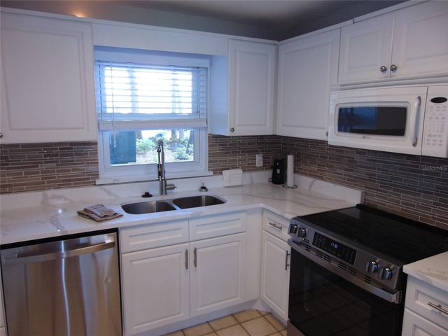 4775 COVE CIR CIRCLE N 104, St Petersburg, FL 33708