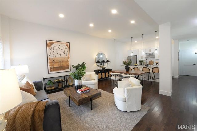 3184 Oak Hill Avenue, St Louis, MO 63116