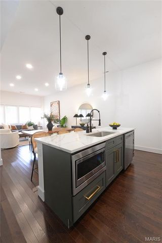 3184 Oak Hill Avenue, St Louis, MO 63116