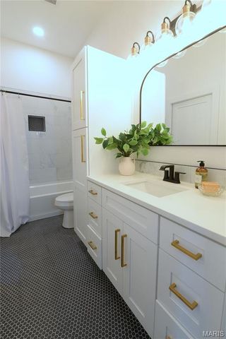 3184 Oak Hill Avenue, St Louis, MO 63116