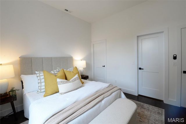 3184 Oak Hill Avenue, St Louis, MO 63116