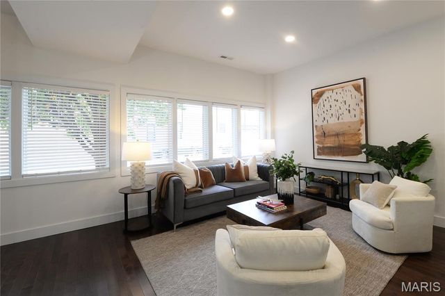 3184 Oak Hill Avenue, St Louis, MO 63116