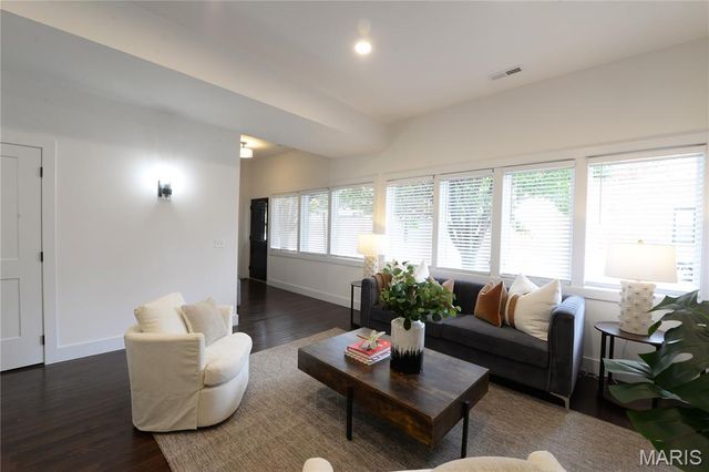 3184 Oak Hill Avenue, St Louis, MO 63116