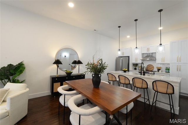 3184 Oak Hill Avenue, St Louis, MO 63116