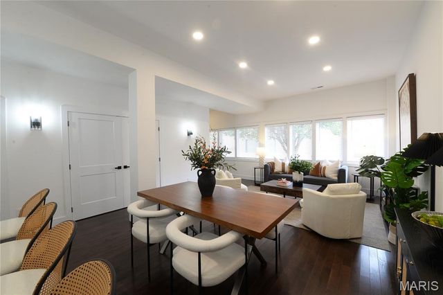 3184 Oak Hill Avenue, St Louis, MO 63116