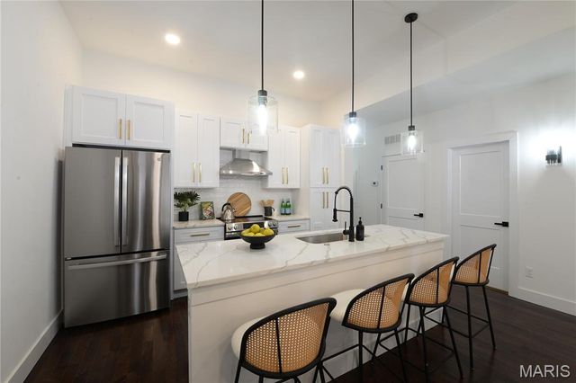 3184 Oak Hill Avenue, St Louis, MO 63116