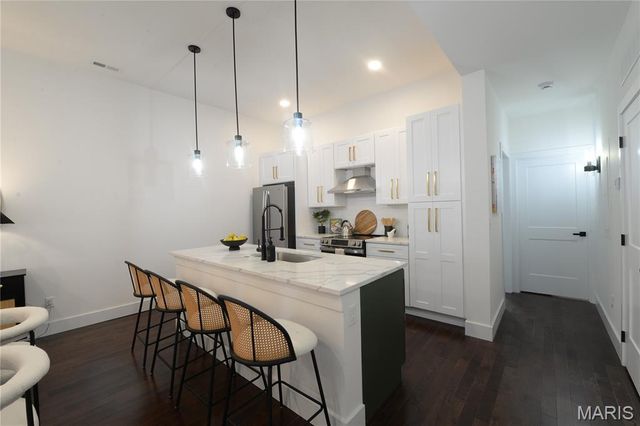 3184 Oak Hill Avenue, St Louis, MO 63116