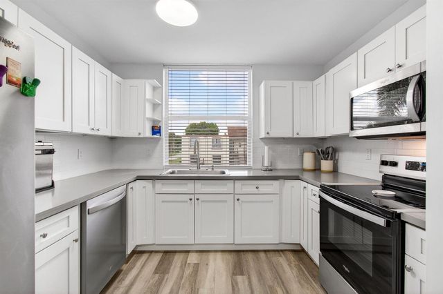 9 Willowbrook Lane 208, Delray Beach, FL 33446