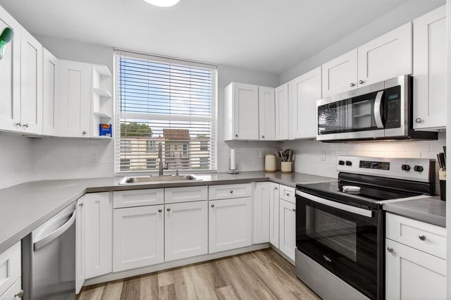 9 Willowbrook Lane 208, Delray Beach, FL 33446