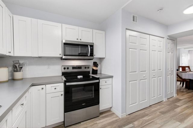 9 Willowbrook Lane 208, Delray Beach, FL 33446