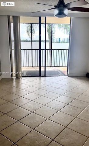 110 Lake Emerald 203, Oakland Park, FL 33309