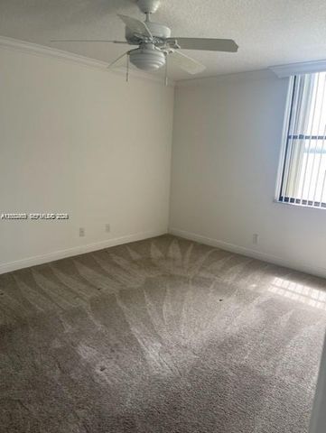 110 Lake Emerald 203, Oakland Park, FL 33309