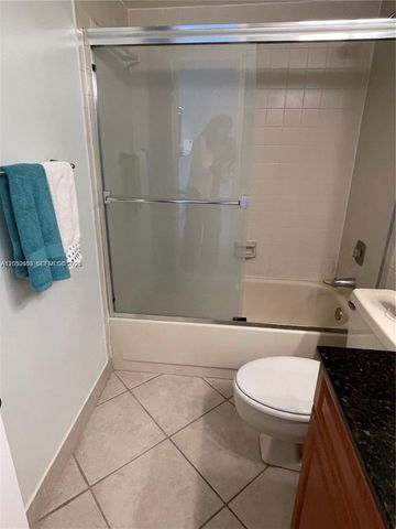 110 Lake Emerald 203, Oakland Park, FL 33309