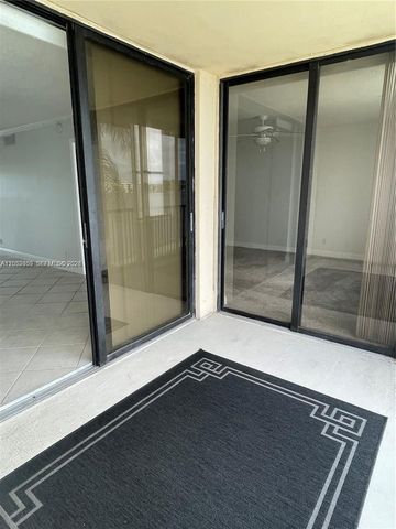 110 Lake Emerald 203, Oakland Park, FL 33309