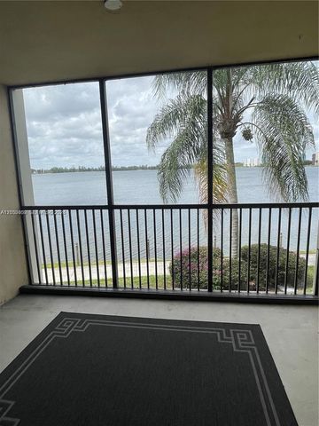 110 Lake Emerald 203, Oakland Park, FL 33309