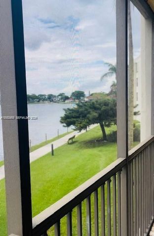 110 Lake Emerald 203, Oakland Park, FL 33309