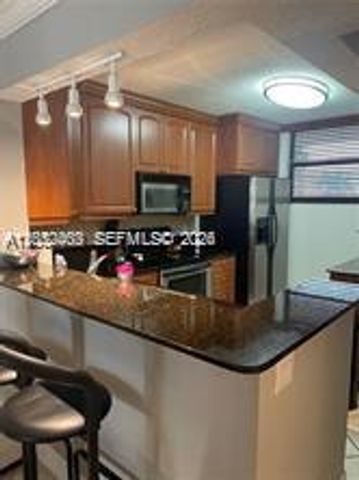 110 Lake Emerald 203, Oakland Park, FL 33309