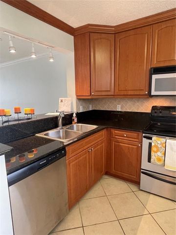 110 Lake Emerald 203, Oakland Park, FL 33309