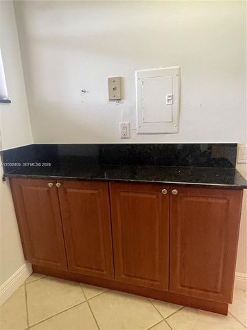 110 Lake Emerald 203, Oakland Park, FL 33309