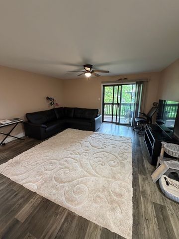 801 Garden Circle 6, Streamwood, IL 60107