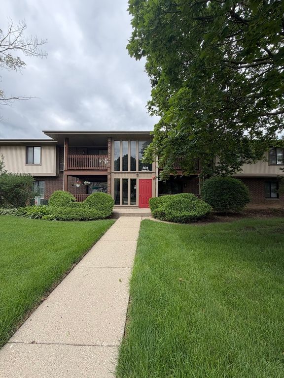 801 Garden Circle 6, Streamwood, IL 60107